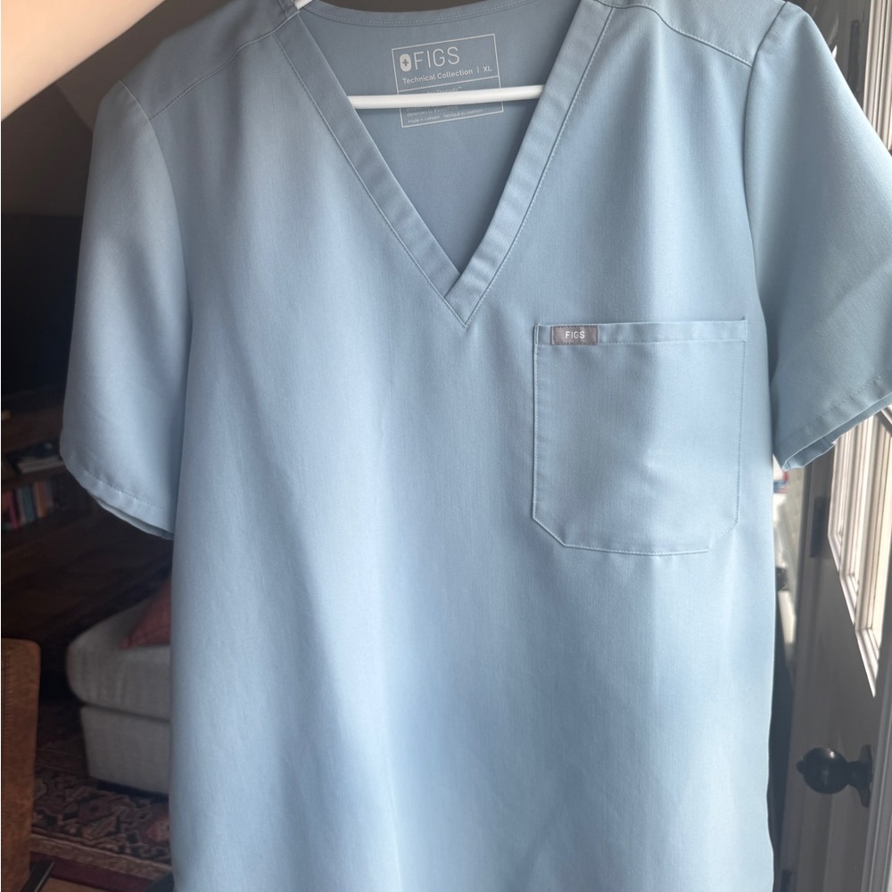 Figs Dusty Blue Catarina - One-Pocket Scrub Top